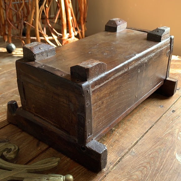 Old World Horse Box - Picture 10 of 13